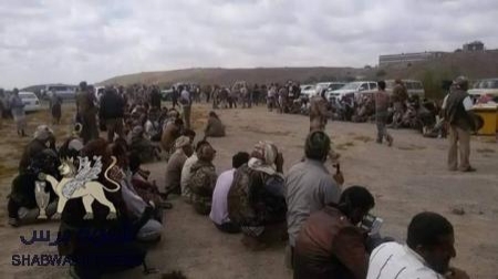 أبناء الجنوب يتوافدون على قاعدة العند للدفاع عنها (صور)