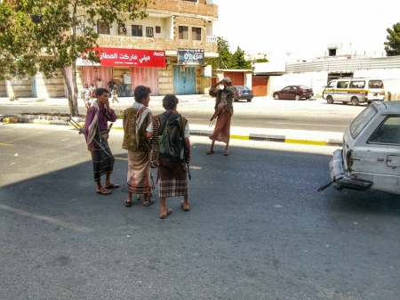 اللجان الشعبية الجنوبية تسيطر على مطار عدن