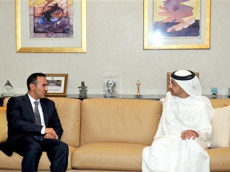 مسئول إماراتي: إقالة نجل صالح تمّت بعلمنا وبالتنسيق معنا ولا مستقبل لصالح في العملية السياسية مستقبلا