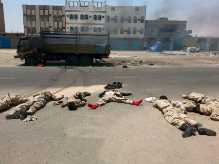 الشرق الأوسط تكشف حقائق مرعبة جثث القتلى في عدن تملأ الشوارع وحرب ضروس تشهدها المدينة
