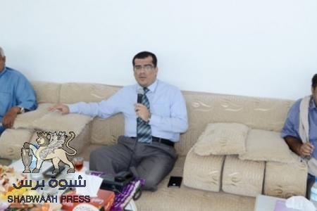 محافظ حضرموت يعلن وقوف بن دغر والمنهالي مع الشرعية