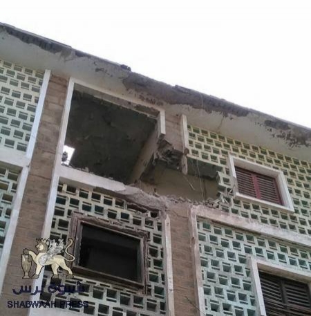 قصف عشوائي لمنازل المواطنين في عدن من قوات الغزو اليمني