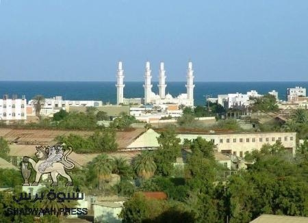 مآذن مساجد خور مكسر تنادي الحوثيين بالاستسلام