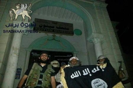 عاجل : انسحاب مفاجئ لجنود الحماية بالمجمع الحكومي والبنك المركزي بسيئون