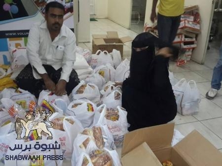 مئات العائلات تنزح من جحيم الحرب في عدن وتصل المكلا