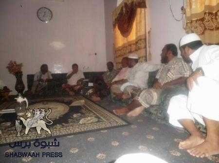 تشكيل لجنة الإنقاذ والإيواء بمديرية الشحر لإيواء النازحين من محافظة عدن