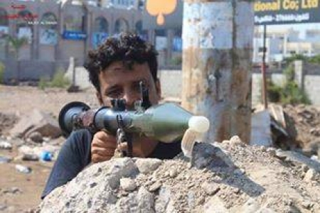 قتل عدد من الجنود في غارات للتحالف بعدن