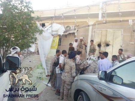 القاعدة تشتبك مع الشرطة في تريم وتحاول سرقة البنوك ومقتل جندي في الجيش(تريم)