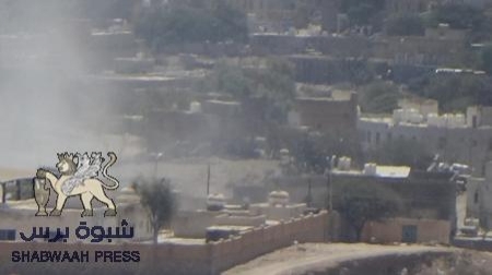 العدو يقصف الاحياء السكنية بالدبابات بشكل هستيري في الضالع