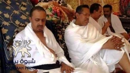 الماركسي المعتق يؤدي مناسك العمرة