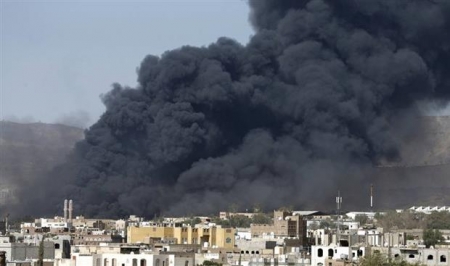 طيران التحالف مقر القيادة العامة ومعسكر ‘‘جبل نقم‘‘ بصنعاء