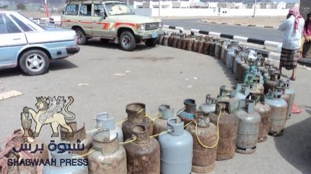 عناصر من أنصار الشريعة يقتحمون منشأة بروم الغازية بالمكلا