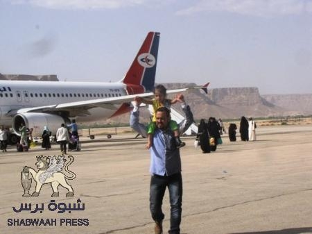 فساد أبو يمن : يقبضون المال من مركز الملك سلمان وينتزعون أموال العالقين