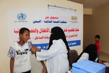 بتمويل من منظمة الصحة العالمية وتنفيذ مكتب صحة ساحل حضرموت.. تدشين الحملة التنشيطية لتطعيم النازحين بساحل حضرموت