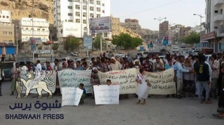 لجنة الأمن والدفاع تدين عملية اعتقال عددا من ضباطها وتطالب بالإفراج عنهم فورا من قبل جماعة ‘‘أنصار الشريعة‘‘ بالمكلا