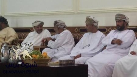 السلطان عبدالله بن عفرار يصل الى سلطنة عمان في طريقه الى المهرة