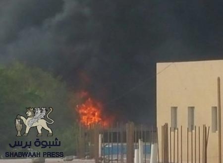أنفجار مولد يتسبب في حريق بمستشفى الصداقة بعدن (صور)