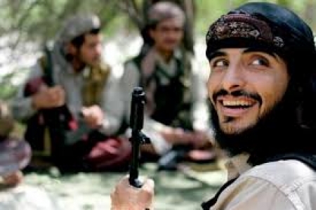 صحيفة الخليج : نخاف على اليمن من الوقوع بأيدي (الإخوان، داعش، والقاعدة)