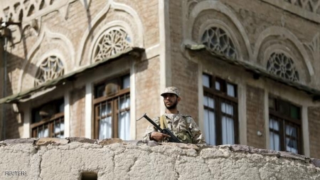 غارات تستهدف مقرات قيادة المتمردين بصنعاء