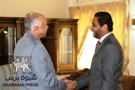 وزير الخارجية اليمني يلتقي السفير الجيبوتي في السعودية