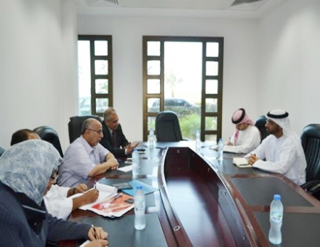 مبعوث الإمارات يلتقي نائب الرئيس اليمني ويناقش جهود الإغاثة والإعمار