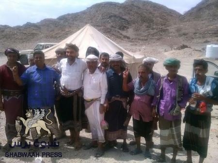 القيادي بالمقاومة عبدالعزيز الجفري يزور المقاومة الجنوبية بالمحفد.