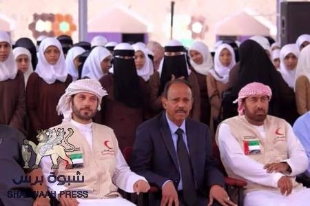 اسكتش مسرحي لطالبات ثانوية باكثير يبكي محافظ عدن وموظفي الهلال الأحمر الإماراتي(صور)