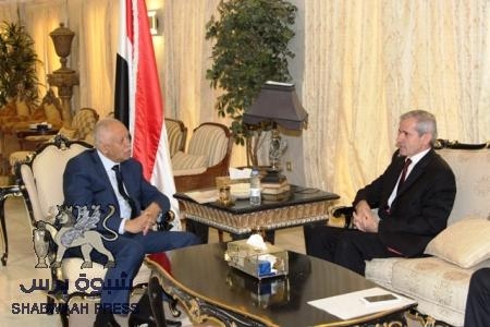 وزير الخارجية اليمني يلتقي سفير جمهورية البانيا لدى السعودية