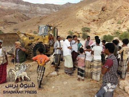 لجنة الطوارئ العليا تستكمل فتح عدد من الطرقات التي دمرتها سيول تشابالا في مناطق شرق حضرموت