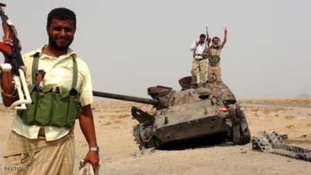 بدأت الحكومة اليمنية بعملية إدماج عناصر المقاومة الشعبية بشكل تدريجي في الجيش الوطني.