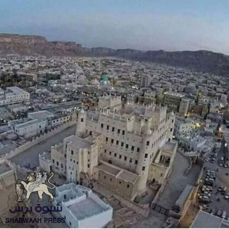 وكيل المحافظة يلتقي قيادة حماية الشركات لإقرار مستحقات الحراسات الأمنية المدنية للشركات النفطية بحضرموت