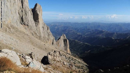 أطفال الجبل بالجزائر.. أبرياء دون نسب وُلِدوا خلال سنوات السبي والاغتصاب