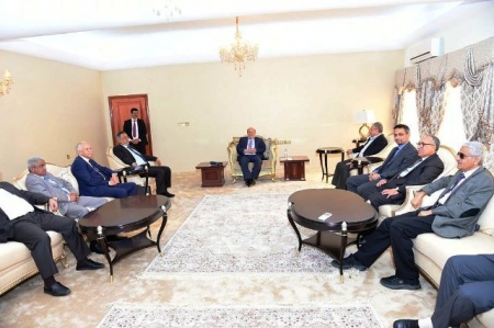 عودة هادي إلى عدن وقرب تحرير البوابة الكبرى لليمن