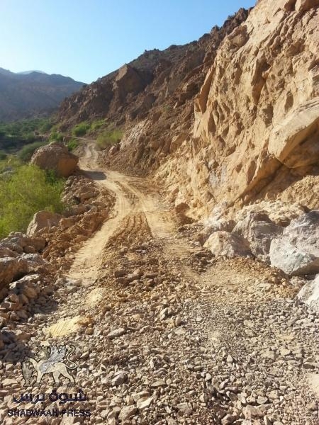 أعمال جارية لفتح طريقي وادي رغدود  بالريدة وقصيعر ومِحمدة بحجر بتمويل من السلطة المحلية بالمحافظة