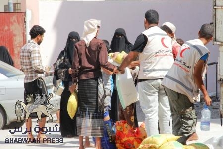 ستمرار توزيع المساعدات الإنسانية في مديرية كابوتا والمنصورة والممدارة بعدن