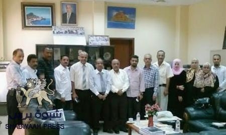 رئيس جامعة عدن يتسلم الوثائق الفنية الخاصة بحصر الأضرار الناتجة عن الحرب بجامعة عدن