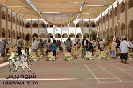 اللجنة الفرعية للإغاثة الكويتية توزع 200 سلة غذائية للمتضررين من إعصار تشابال بمنطقة المتضررين بفوه