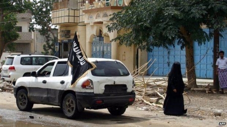 القاعدة تقتل شقيق قائد اللجان الشعبية في أبين ‘‘وتعلن سيطرتها على مدينة جعار‘‘