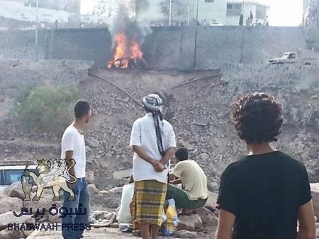 عاجل : أول صور لحادثة اغتيال محافظ عدن بانفجار سيارة مفخخة