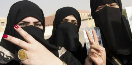 انطلاق الانتخابات البلدية السعودية بمشاركة تاريخية للمرأة