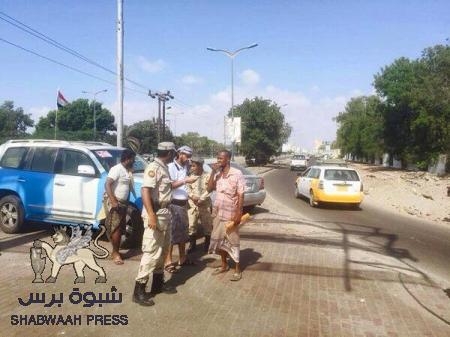 المقاومة الجنوبية في عدن تلقي القبض على عصابة نهبت 48 مليون ريال