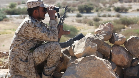 القوات اليمنية تتصدى للحوثيين في جبل صلب