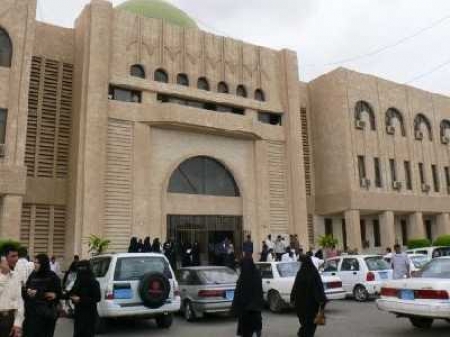 جامعة عدن تقرر وقف الدراسة في الكليات حتى اشعار آخر