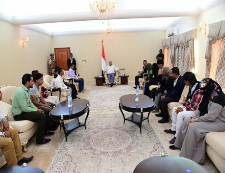 الرئيس اليمني يعد بالنصر وهزيمة الجماعات الهمجية الانقلابية