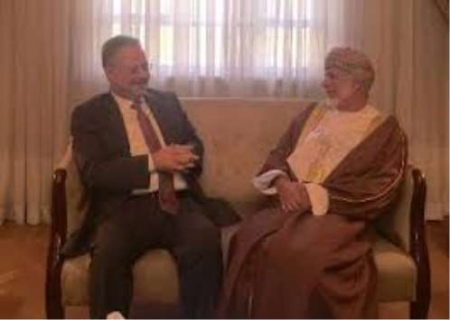 وزير الخارجية العماني يؤكد دعم بلاده للشرعية في اليمن
