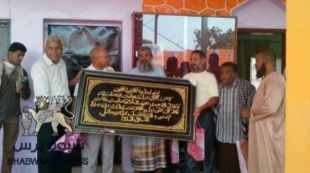 هيئة التدريس بثانوية عثمان عبده تكرم مديرها المتقاعد  .