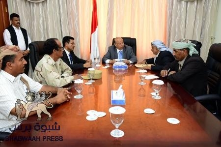 الرئيس هادي يلتقي قيادات محافظة شبوة
