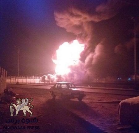 عمل تخريبي يشعل النيران في مصافي عدن وأنباء عن إلقاء القبض على الجاني
