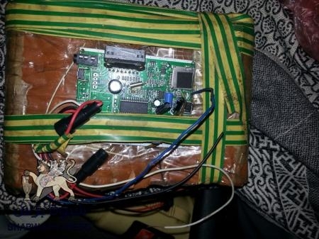 العثور على عبوة ناسفة بجوار الشارع العام بالتواهي ورجال الشرطة يبطلون  مفعولها وتفكيكها