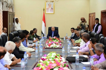 الرئيس هادي يترأس إجتماعاً استثنائياً للقيادات التنفيذية والمحلية بعدن